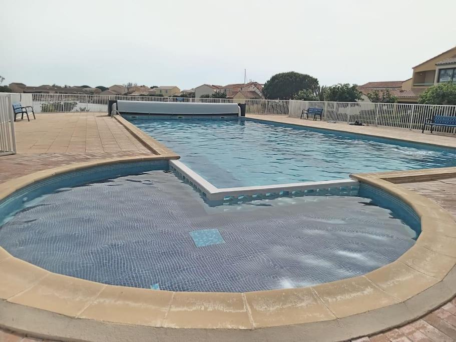 Jolie Maisonnette Dans Residence Calme Avec Piscine Le Barcares Bagian luar foto