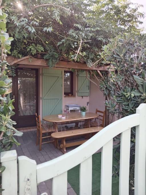 Jolie Maisonnette Dans Residence Calme Avec Piscine Le Barcares Bagian luar foto